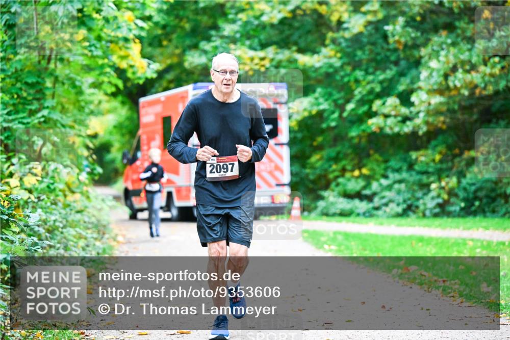 12.10.2025 - Bramfelder Halbmarathon 2025 Dr. Thomas Lammeyer http://msf.ph/oto/9353606 12.10.2025 10:47:34 Laufen 8159, 2097 meine-sportfotos.de