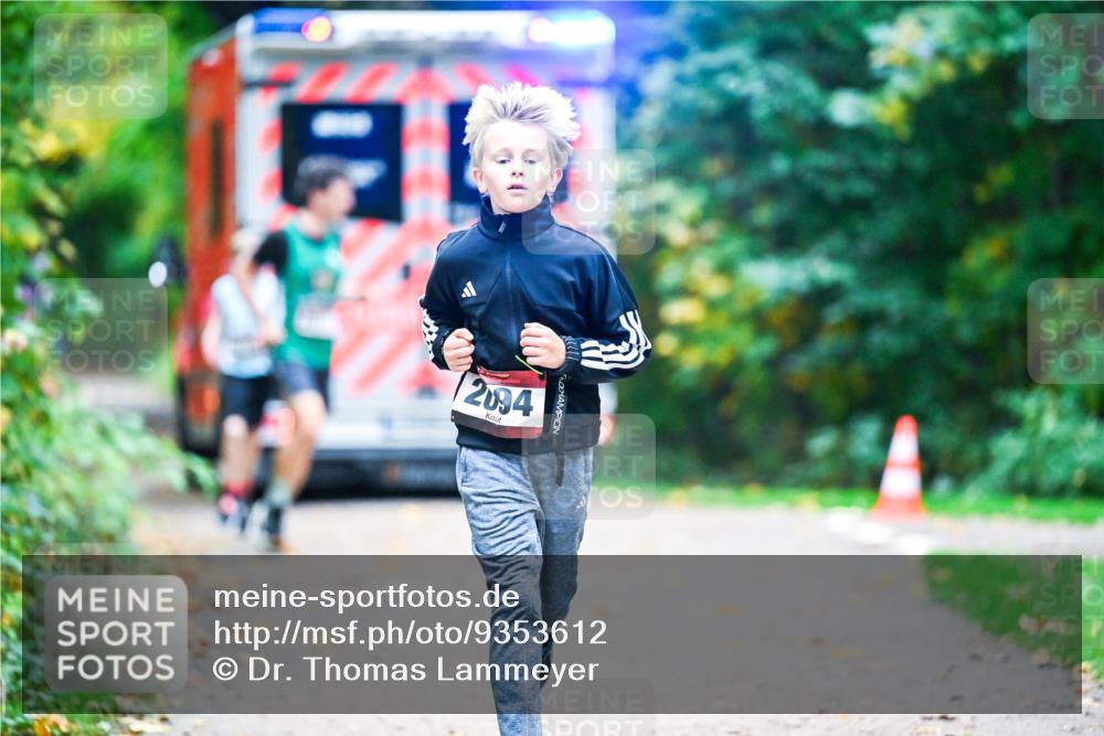 12.10.2025 - Bramfelder Halbmarathon 2025 Dr. Thomas Lammeyer http://msf.ph/oto/9353612 12.10.2025 10:47:38 Laufen 80, 2094 meine-sportfotos.de