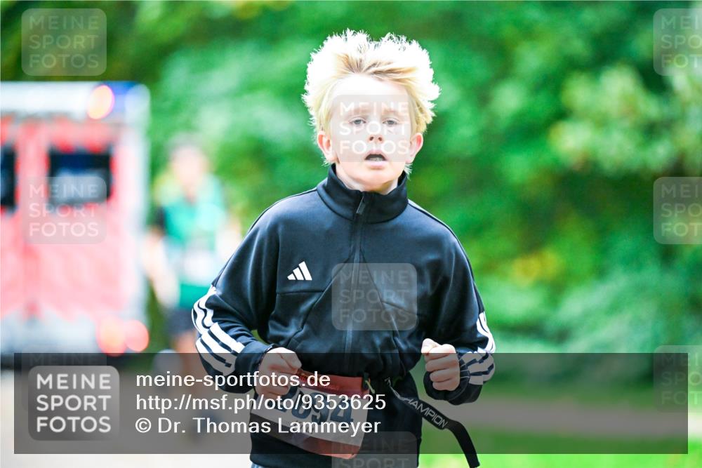 12.10.2025 - Bramfelder Halbmarathon 2025 Dr. Thomas Lammeyer http://msf.ph/oto/9353625 12.10.2025 10:47:40 Laufen 2094 meine-sportfotos.de