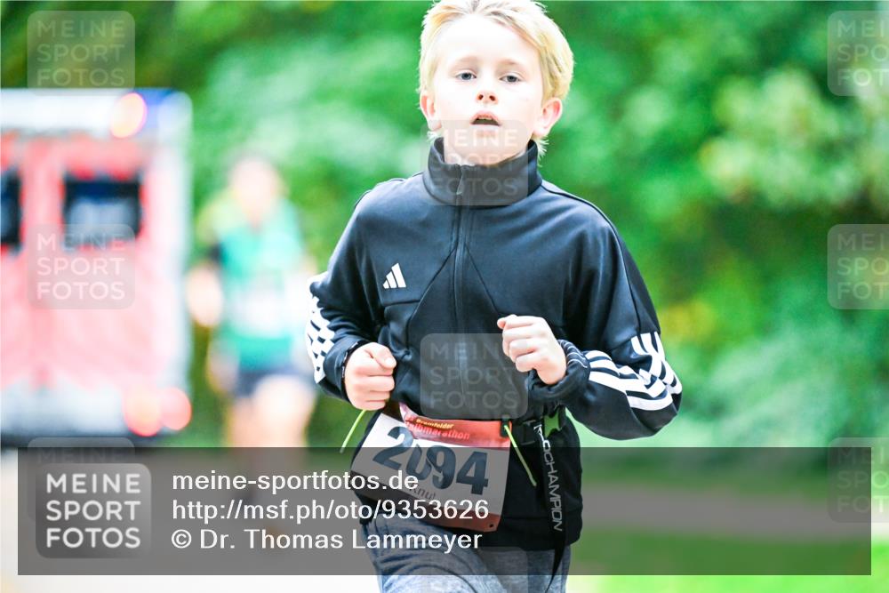 12.10.2025 - Bramfelder Halbmarathon 2025 Dr. Thomas Lammeyer http://msf.ph/oto/9353626 12.10.2025 10:47:40 Laufen 2094 meine-sportfotos.de