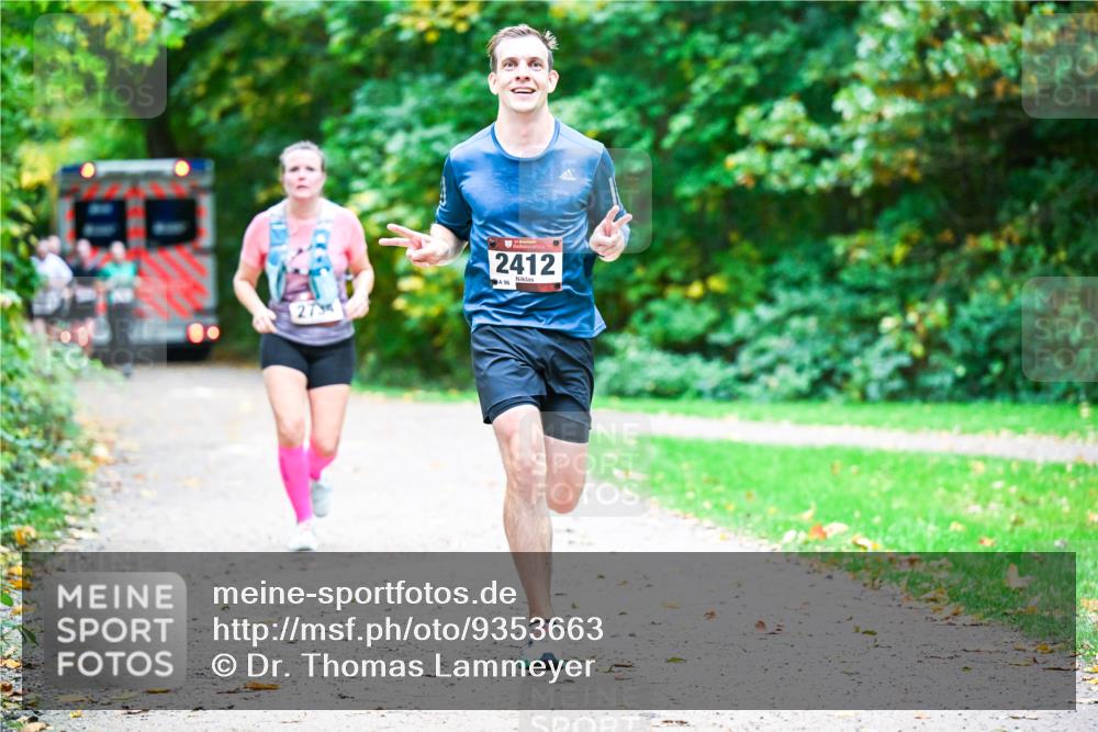 12.10.2025 - Bramfelder Halbmarathon 2025 Dr. Thomas Lammeyer http://msf.ph/oto/9353663 12.10.2025 10:47:48 Laufen 275, 2412 meine-sportfotos.de