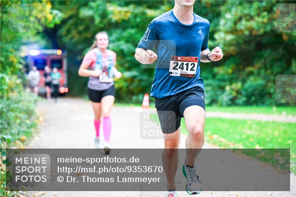 12.10.2025 - Bramfelder Halbmarathon 2025 Dr. Thomas Lammeyer http://msf.ph/oto/9353670 12.10.2025 10:47:49 Laufen 2412, 96 meine-sportfotos.de