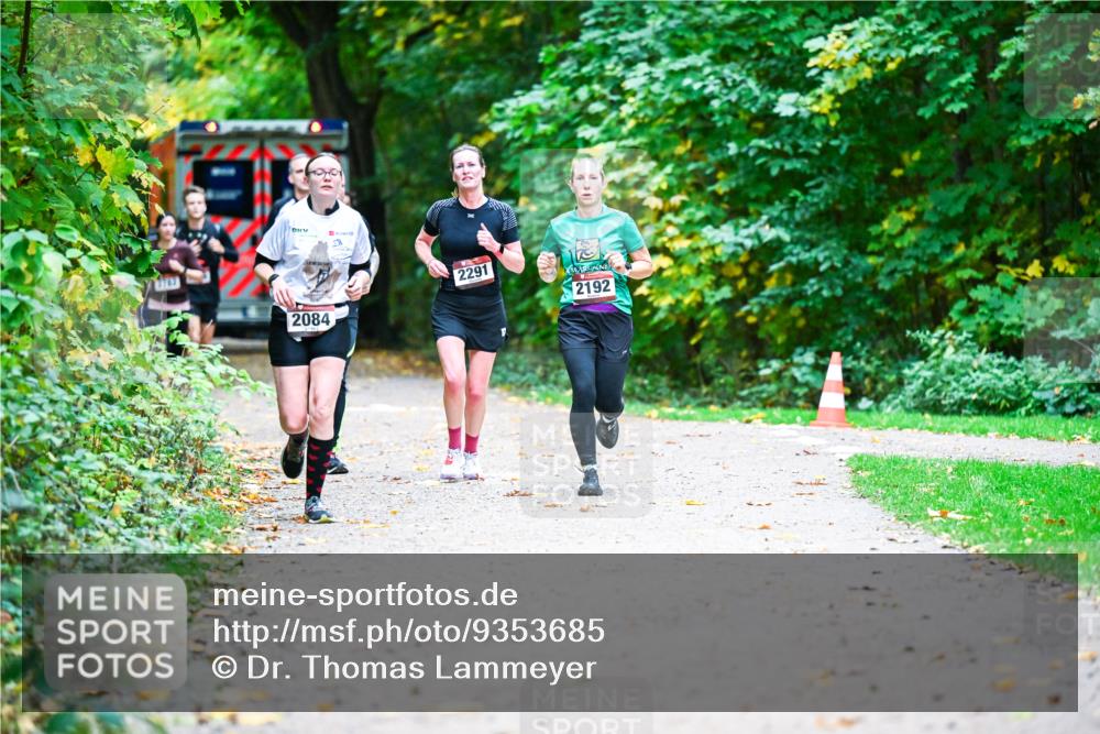 12.10.2025 - Bramfelder Halbmarathon 2025 Dr. Thomas Lammeyer http://msf.ph/oto/9353685 12.10.2025 10:47:54 Laufen 2084, 2291, 2192 meine-sportfotos.de