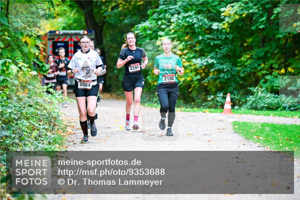 12.10.2025 - Bramfelder Halbmarathon 2025 Dr. Thomas Lammeyer http://msf.ph/oto/9353688 12.10.2025 10:47:55 Laufen 2084, 2291, 2192 meine-sportfotos.de