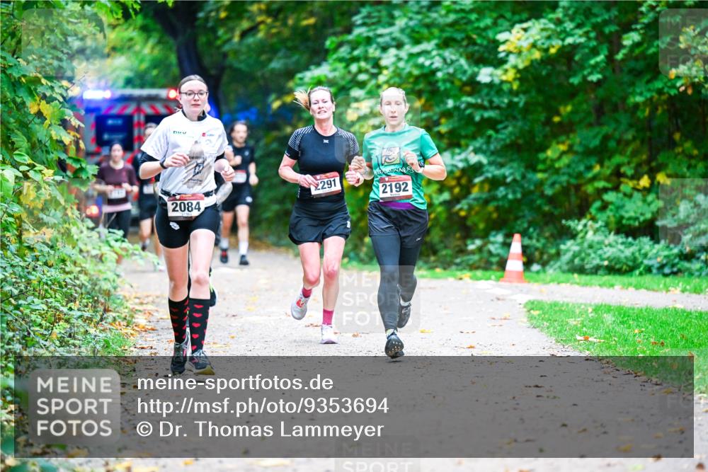 12.10.2025 - Bramfelder Halbmarathon 2025 Dr. Thomas Lammeyer http://msf.ph/oto/9353694 12.10.2025 10:47:56 Laufen 2291, 2084, 2192 meine-sportfotos.de