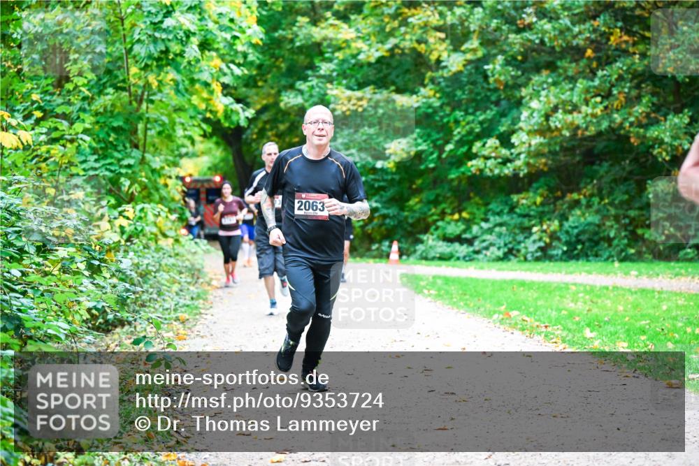 12.10.2025 - Bramfelder Halbmarathon 2025 Dr. Thomas Lammeyer http://msf.ph/oto/9353724 12.10.2025 10:48:00 Laufen 2063 meine-sportfotos.de