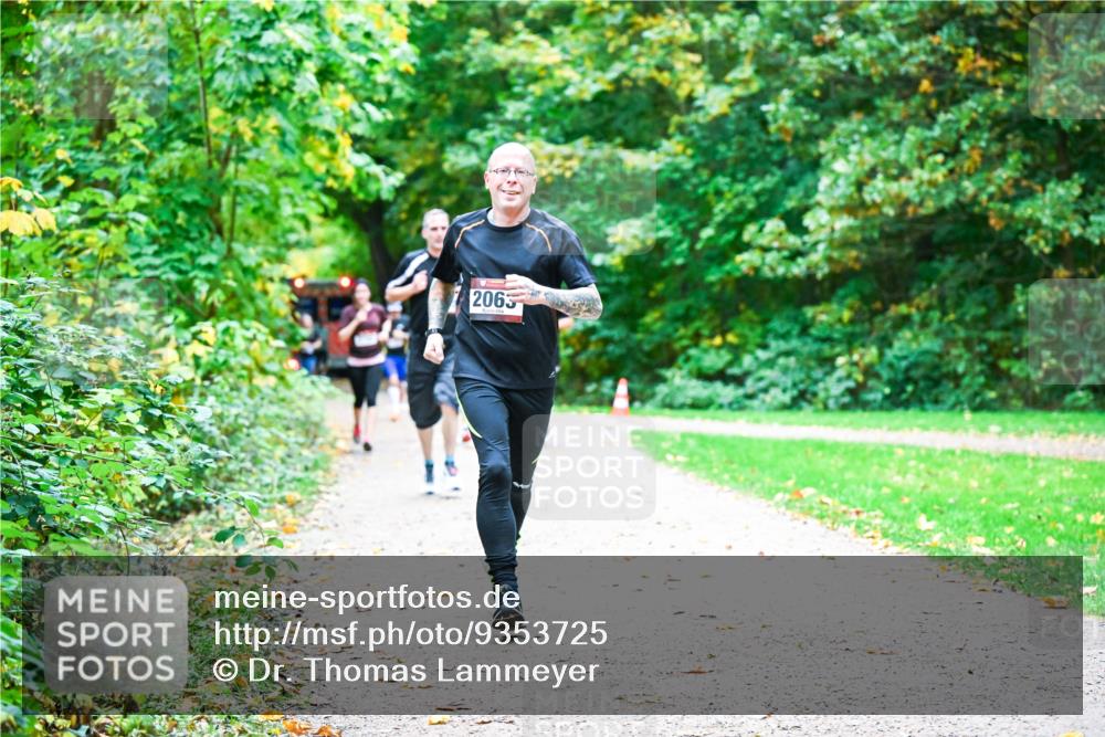 12.10.2025 - Bramfelder Halbmarathon 2025 Dr. Thomas Lammeyer http://msf.ph/oto/9353725 12.10.2025 10:48:01 Laufen 2063 meine-sportfotos.de