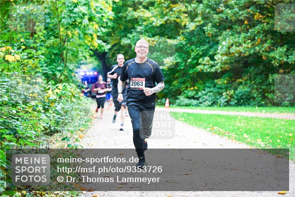 12.10.2025 - Bramfelder Halbmarathon 2025 Dr. Thomas Lammeyer http://msf.ph/oto/9353726 12.10.2025 10:48:01 Laufen 2063 meine-sportfotos.de