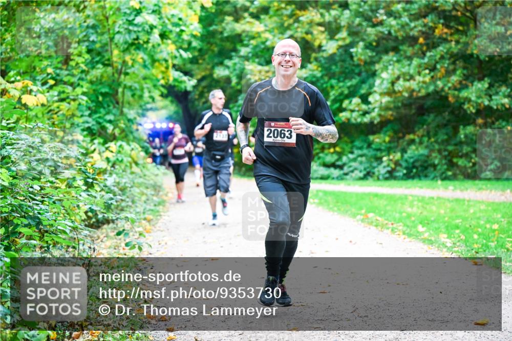 12.10.2025 - Bramfelder Halbmarathon 2025 Dr. Thomas Lammeyer http://msf.ph/oto/9353730 12.10.2025 10:48:01 Laufen 2063 meine-sportfotos.de