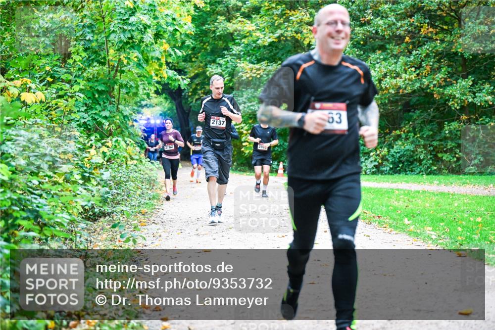 12.10.2025 - Bramfelder Halbmarathon 2025 Dr. Thomas Lammeyer http://msf.ph/oto/9353732 12.10.2025 10:48:02 Laufen 2782, 2137, 282, 63 meine-sportfotos.de