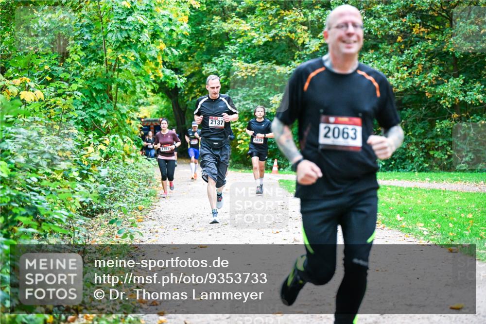 12.10.2025 - Bramfelder Halbmarathon 2025 Dr. Thomas Lammeyer http://msf.ph/oto/9353733 12.10.2025 10:48:02 Laufen 2782, 2137, 2829, 2063 meine-sportfotos.de