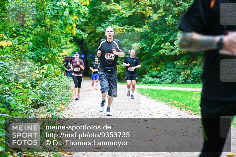 12.10.2025 - Bramfelder Halbmarathon 2025 Dr. Thomas Lammeyer http://msf.ph/oto/9353735 12.10.2025 10:48:02 Laufen 2782, 2137, 282 meine-sportfotos.de