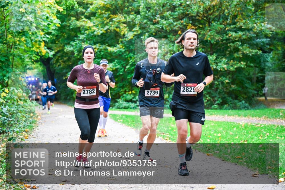 12.10.2025 - Bramfelder Halbmarathon 2025 Dr. Thomas Lammeyer http://msf.ph/oto/9353755 12.10.2025 10:48:06 Laufen 2782, 2739, 2829 meine-sportfotos.de