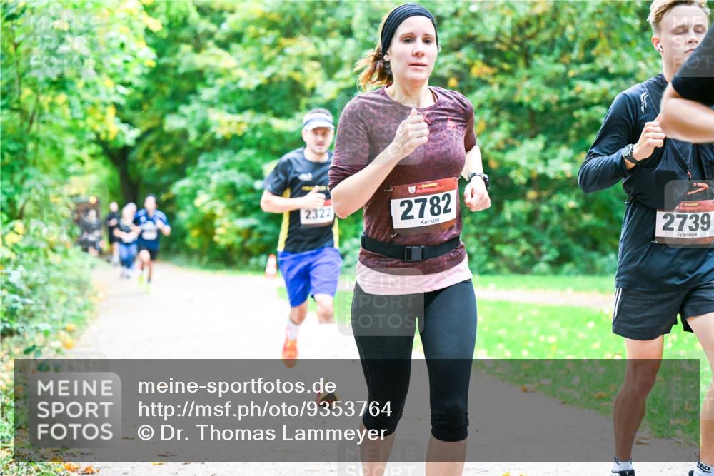 12.10.2025 - Bramfelder Halbmarathon 2025 Dr. Thomas Lammeyer http://msf.ph/oto/9353764 12.10.2025 10:48:07 Laufen 2322, 34, 2782, 2739 meine-sportfotos.de