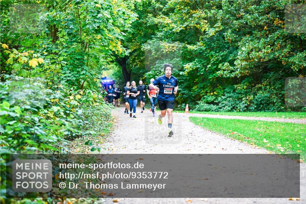 12.10.2025 - Bramfelder Halbmarathon 2025 Dr. Thomas Lammeyer http://msf.ph/oto/9353772 12.10.2025 10:48:10 Laufen 2408 meine-sportfotos.de