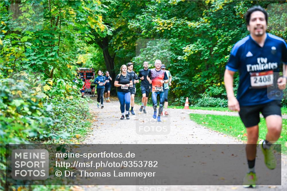 12.10.2025 - Bramfelder Halbmarathon 2025 Dr. Thomas Lammeyer http://msf.ph/oto/9353782 12.10.2025 10:48:12 Laufen 2153, 2583, 2709, 2408 meine-sportfotos.de