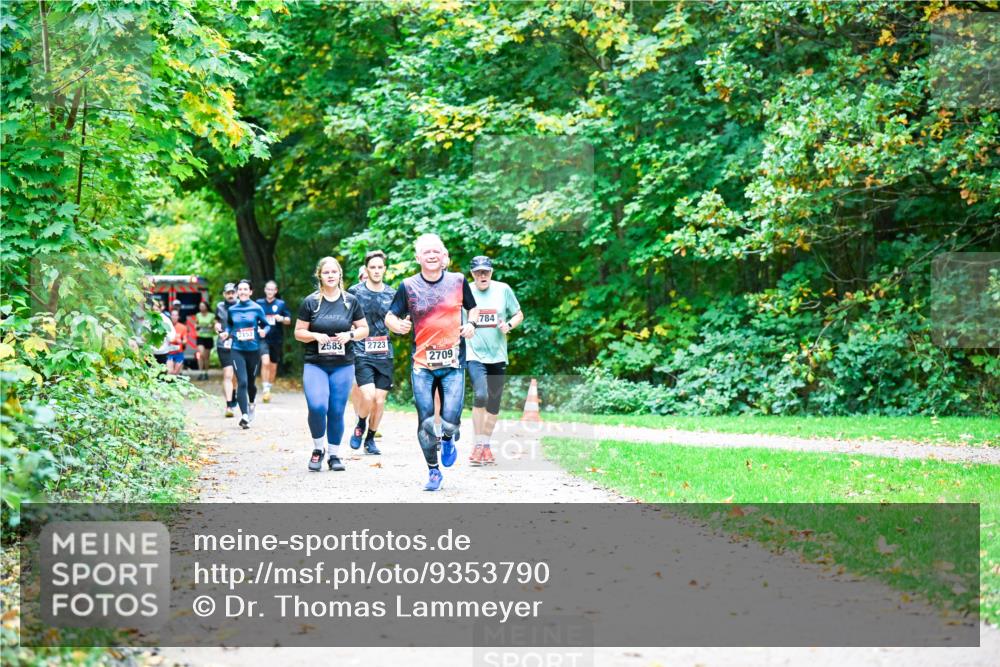 12.10.2025 - Bramfelder Halbmarathon 2025 Dr. Thomas Lammeyer http://msf.ph/oto/9353790 12.10.2025 10:48:13 Laufen 2153, 2583, 2723, 2709, 784 meine-sportfotos.de