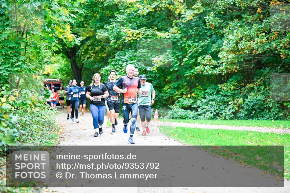12.10.2025 - Bramfelder Halbmarathon 2025 Dr. Thomas Lammeyer http://msf.ph/oto/9353792 12.10.2025 10:48:13 Laufen 2153, 258, 2723, 2784, 2709 meine-sportfotos.de
