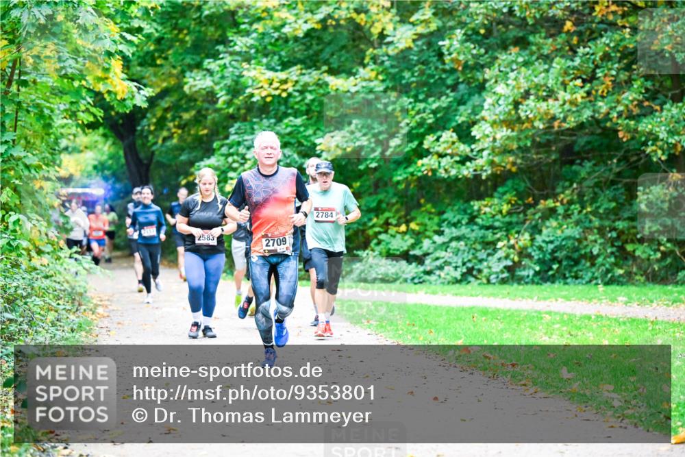 12.10.2025 - Bramfelder Halbmarathon 2025 Dr. Thomas Lammeyer http://msf.ph/oto/9353801 12.10.2025 10:48:15 Laufen 2583, 2709, 2784 meine-sportfotos.de