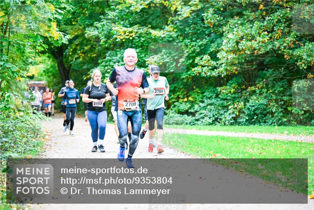 12.10.2025 - Bramfelder Halbmarathon 2025 Dr. Thomas Lammeyer http://msf.ph/oto/9353804 12.10.2025 10:48:15 Laufen 2153, 2583, 2784, 2709 meine-sportfotos.de