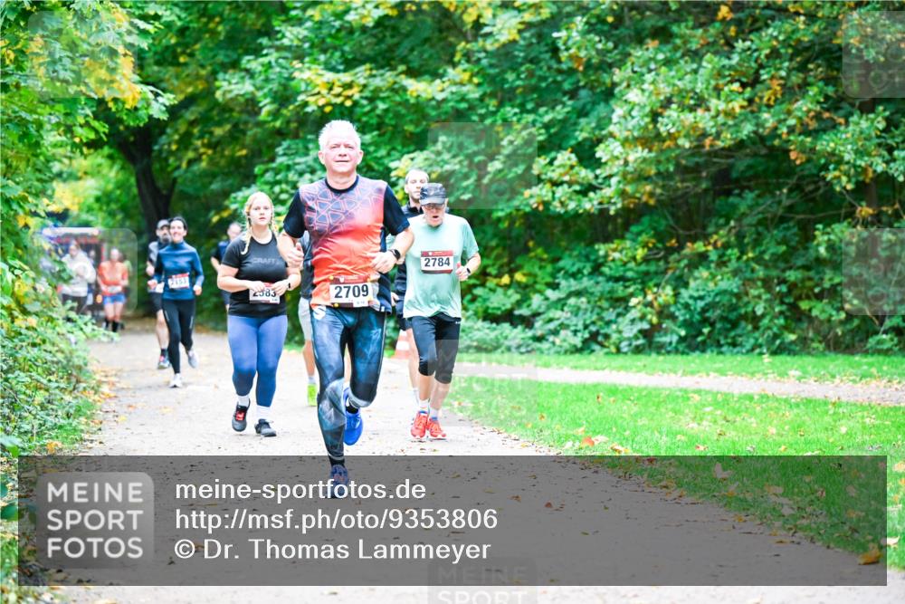 12.10.2025 - Bramfelder Halbmarathon 2025 Dr. Thomas Lammeyer http://msf.ph/oto/9353806 12.10.2025 10:48:15 Laufen 2583, 2784, 2709 meine-sportfotos.de