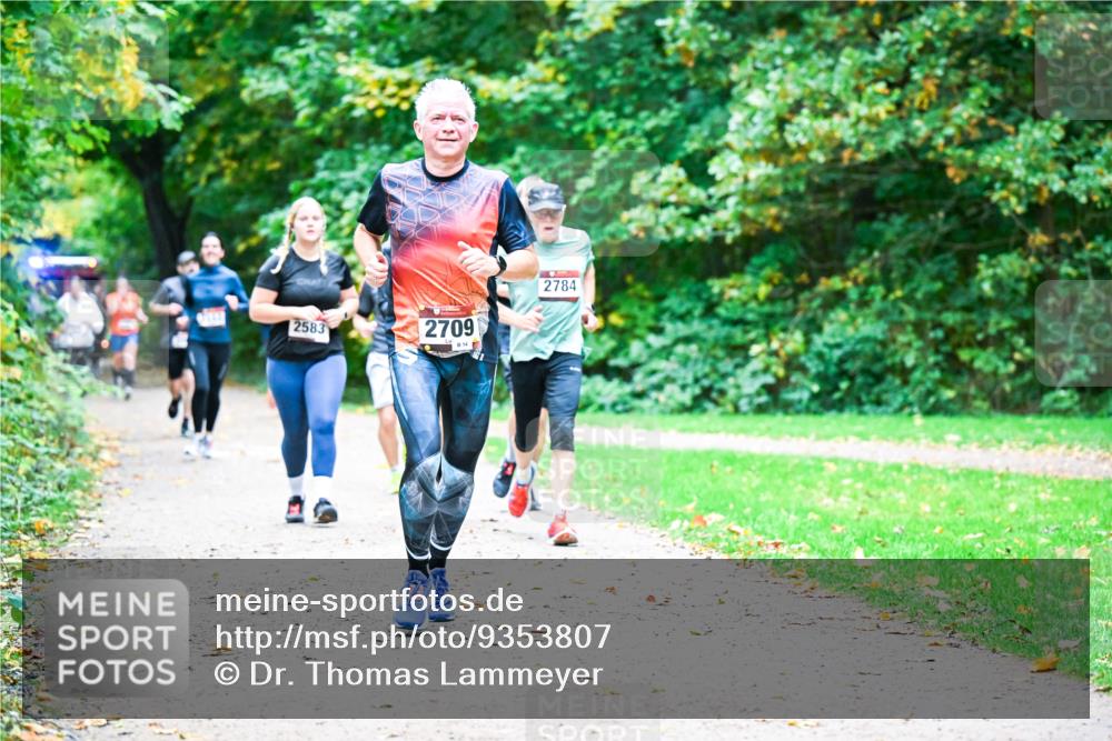 12.10.2025 - Bramfelder Halbmarathon 2025 Dr. Thomas Lammeyer http://msf.ph/oto/9353807 12.10.2025 10:48:16 Laufen 2583, 2709, 2784 meine-sportfotos.de