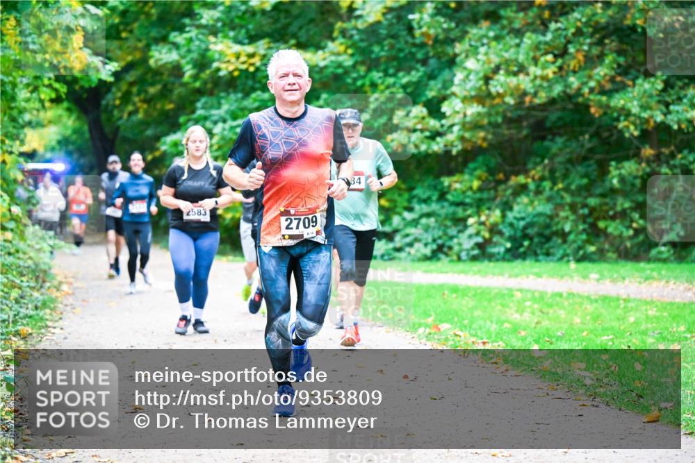 12.10.2025 - Bramfelder Halbmarathon 2025 Dr. Thomas Lammeyer http://msf.ph/oto/9353809 12.10.2025 10:48:16 Laufen 2583, 2709, 84 meine-sportfotos.de