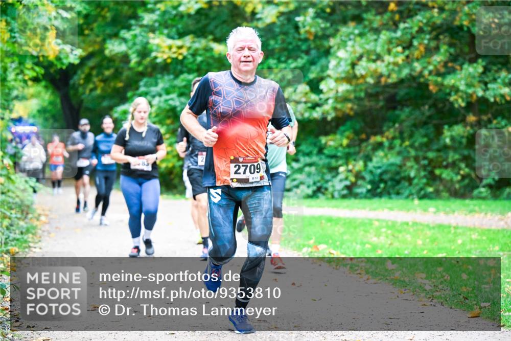 12.10.2025 - Bramfelder Halbmarathon 2025 Dr. Thomas Lammeyer http://msf.ph/oto/9353810 12.10.2025 10:48:16 Laufen 2709 meine-sportfotos.de