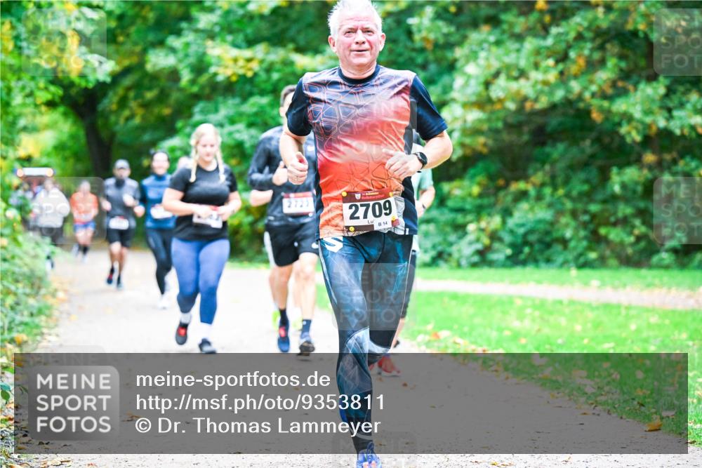 12.10.2025 - Bramfelder Halbmarathon 2025 Dr. Thomas Lammeyer http://msf.ph/oto/9353811 12.10.2025 10:48:17 Laufen 2723, 2709, 14 meine-sportfotos.de