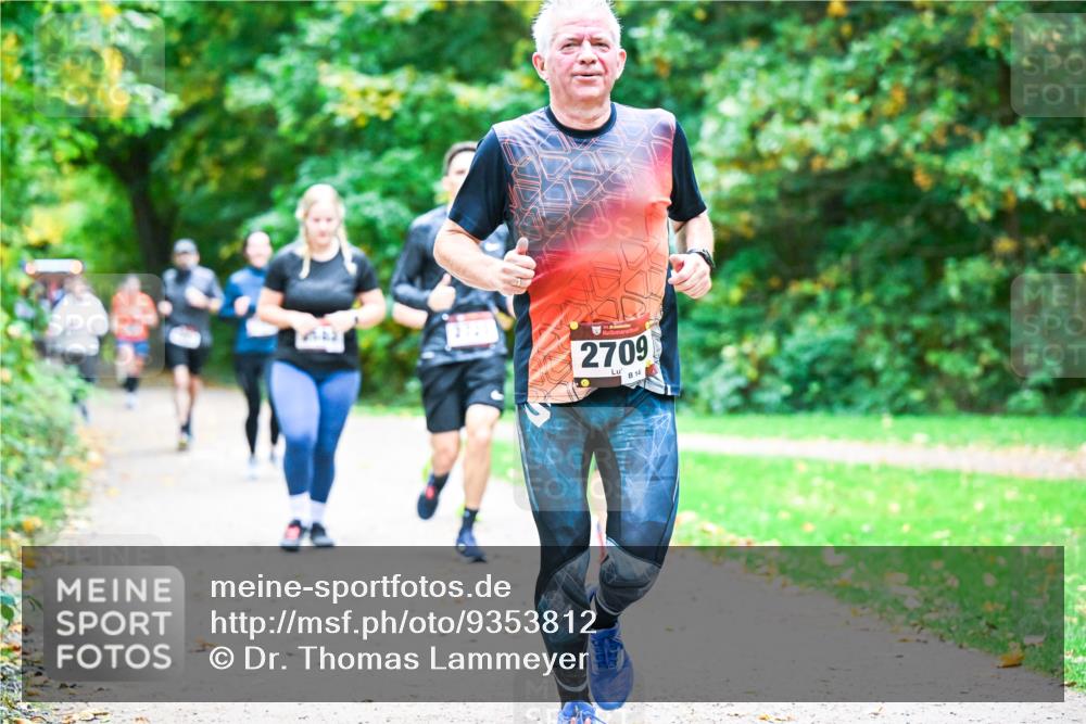 12.10.2025 - Bramfelder Halbmarathon 2025 Dr. Thomas Lammeyer http://msf.ph/oto/9353812 12.10.2025 10:48:17 Laufen 2709, 14 meine-sportfotos.de