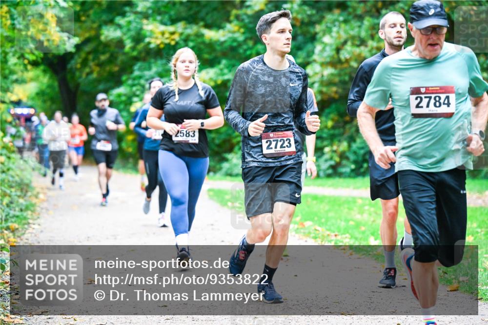 12.10.2025 - Bramfelder Halbmarathon 2025 Dr. Thomas Lammeyer http://msf.ph/oto/9353822 12.10.2025 10:48:18 Laufen 2583, 2723, 2784 meine-sportfotos.de