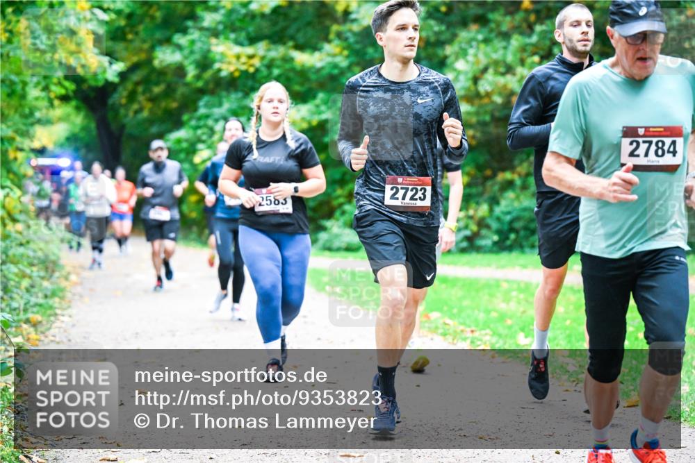 12.10.2025 - Bramfelder Halbmarathon 2025 Dr. Thomas Lammeyer http://msf.ph/oto/9353823 12.10.2025 10:48:18 Laufen 2585, 2723, 2784 meine-sportfotos.de
