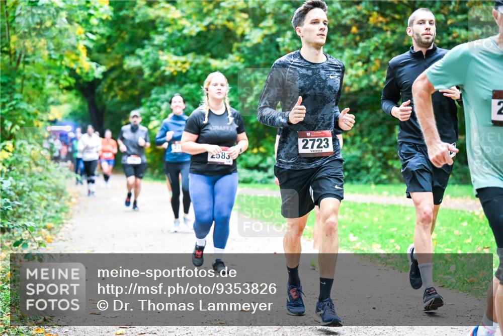 12.10.2025 - Bramfelder Halbmarathon 2025 Dr. Thomas Lammeyer http://msf.ph/oto/9353826 12.10.2025 10:48:19 Laufen 2583, 2723 meine-sportfotos.de