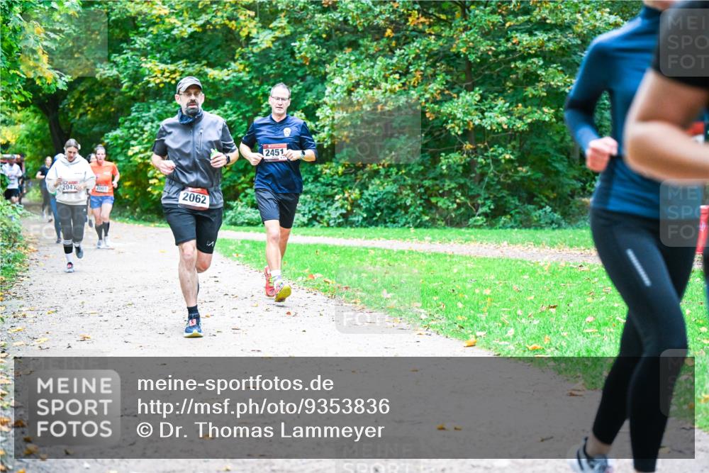 12.10.2025 - Bramfelder Halbmarathon 2025 Dr. Thomas Lammeyer http://msf.ph/oto/9353836 12.10.2025 10:48:22 Laufen 2047, 2001, 2062, 2451 meine-sportfotos.de