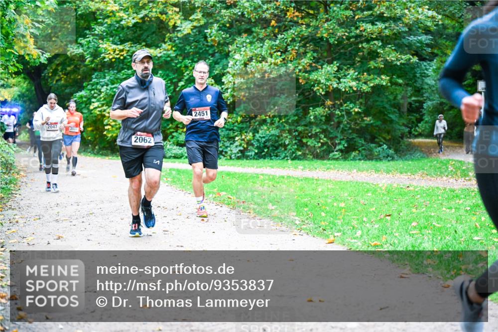 12.10.2025 - Bramfelder Halbmarathon 2025 Dr. Thomas Lammeyer http://msf.ph/oto/9353837 12.10.2025 10:48:22 Laufen 2047, 2001, 2062, 2451 meine-sportfotos.de