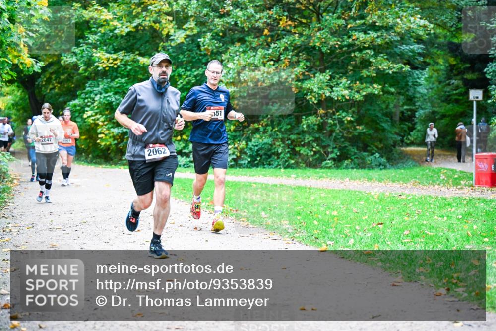 12.10.2025 - Bramfelder Halbmarathon 2025 Dr. Thomas Lammeyer http://msf.ph/oto/9353839 12.10.2025 10:48:23 Laufen 2047, 2001, 2062, 151 meine-sportfotos.de