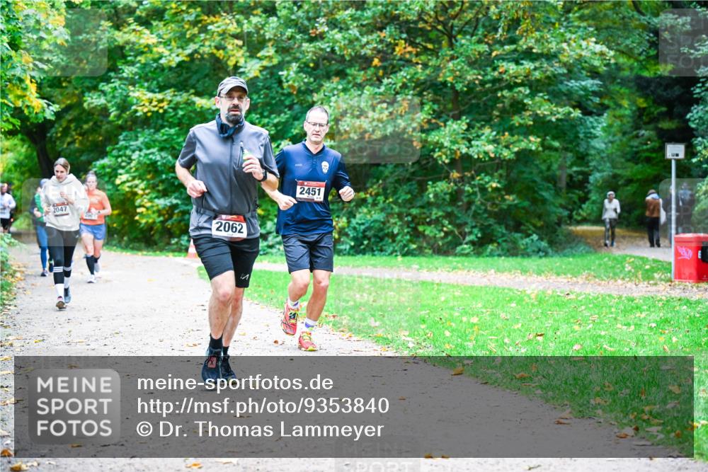 12.10.2025 - Bramfelder Halbmarathon 2025 Dr. Thomas Lammeyer http://msf.ph/oto/9353840 12.10.2025 10:48:23 Laufen 2047, 2062, 1, 2451 meine-sportfotos.de