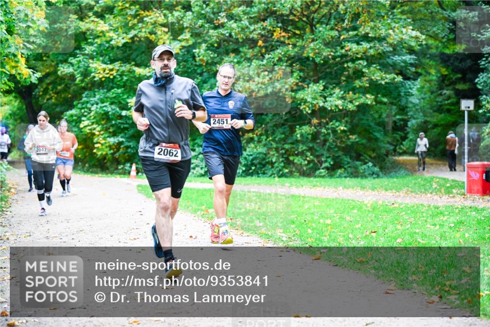 12.10.2025 - Bramfelder Halbmarathon 2025 Dr. Thomas Lammeyer http://msf.ph/oto/9353841 12.10.2025 10:48:23 Laufen 2062, 2047, 2451, 10 meine-sportfotos.de