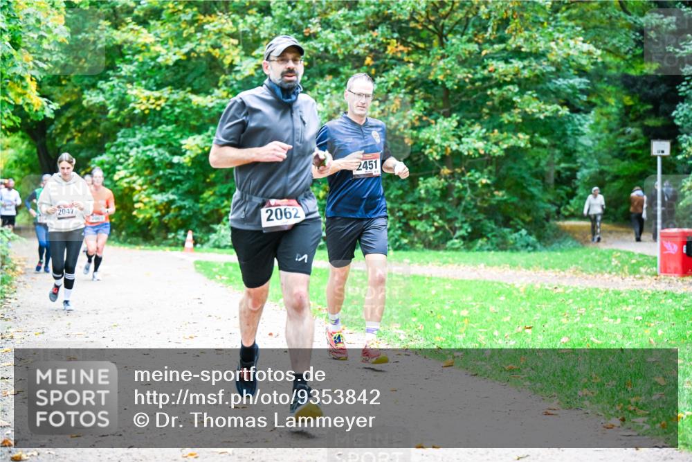 12.10.2025 - Bramfelder Halbmarathon 2025 Dr. Thomas Lammeyer http://msf.ph/oto/9353842 12.10.2025 10:48:23 Laufen 2047, 2801, 2062, 5, 2451 meine-sportfotos.de