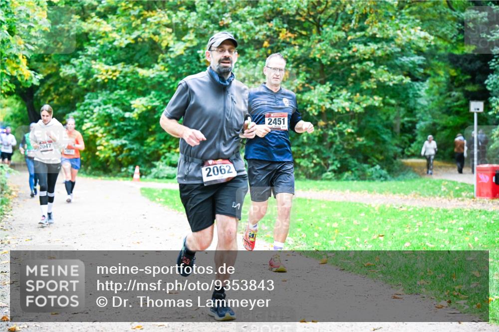 12.10.2025 - Bramfelder Halbmarathon 2025 Dr. Thomas Lammeyer http://msf.ph/oto/9353843 12.10.2025 10:48:23 Laufen 2047, 2062, 2451 meine-sportfotos.de