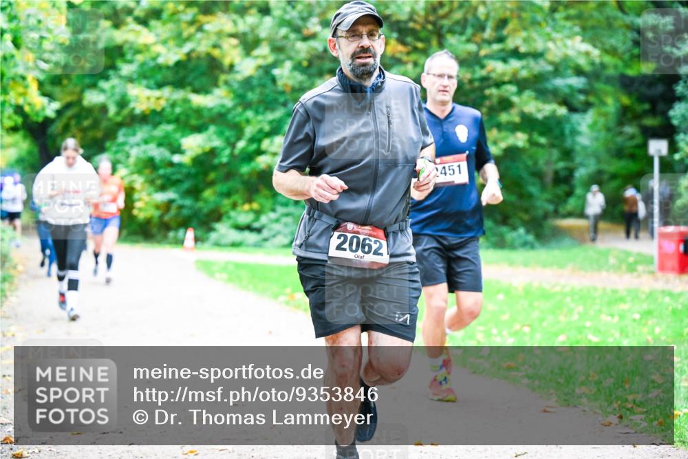 12.10.2025 - Bramfelder Halbmarathon 2025 Dr. Thomas Lammeyer http://msf.ph/oto/9353846 12.10.2025 10:48:24 Laufen 2062, 2451 meine-sportfotos.de