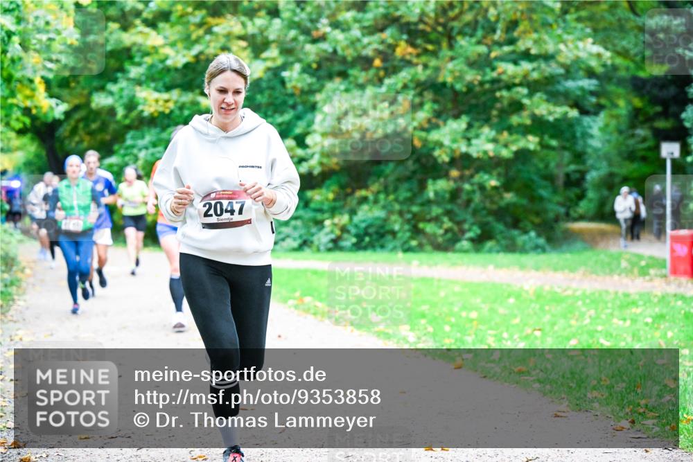 12.10.2025 - Bramfelder Halbmarathon 2025 Dr. Thomas Lammeyer http://msf.ph/oto/9353858 12.10.2025 10:48:26 Laufen 2047 meine-sportfotos.de
