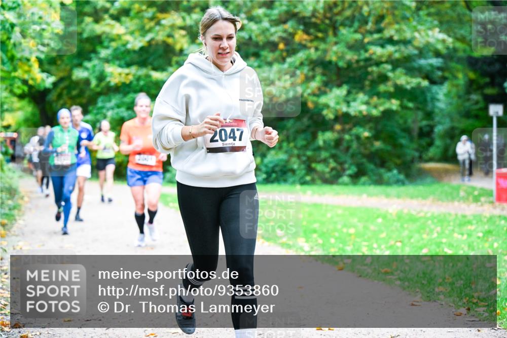 12.10.2025 - Bramfelder Halbmarathon 2025 Dr. Thomas Lammeyer http://msf.ph/oto/9353860 12.10.2025 10:48:26 Laufen 2047 meine-sportfotos.de