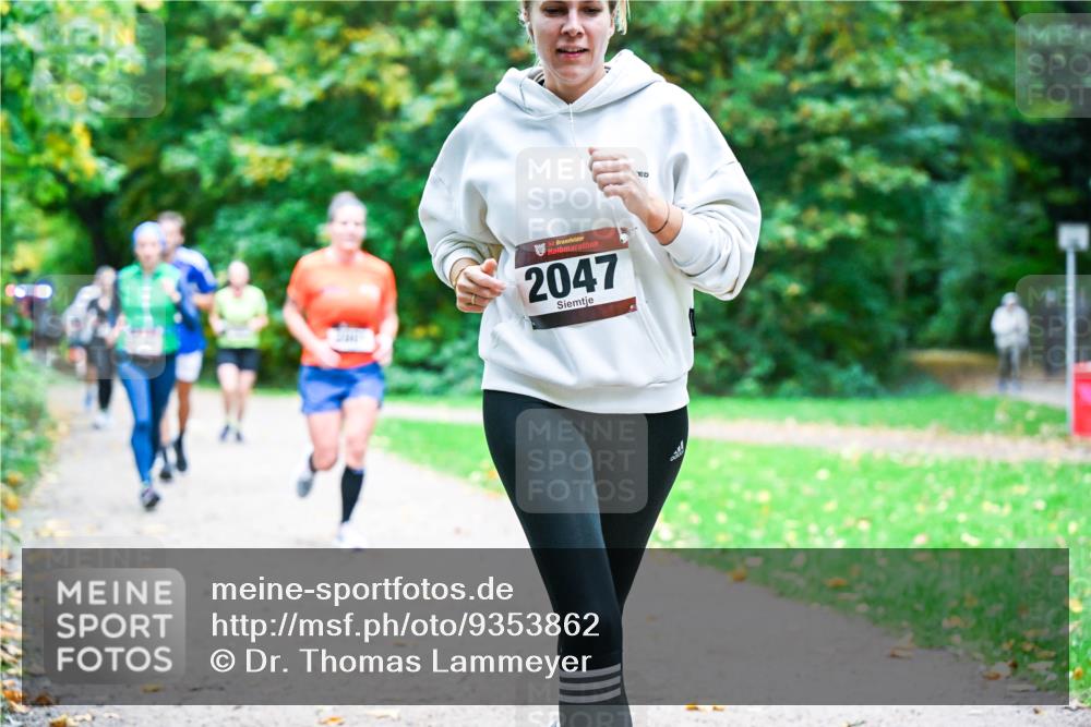 12.10.2025 - Bramfelder Halbmarathon 2025 Dr. Thomas Lammeyer http://msf.ph/oto/9353862 12.10.2025 10:48:27 Laufen 34, 2047 meine-sportfotos.de