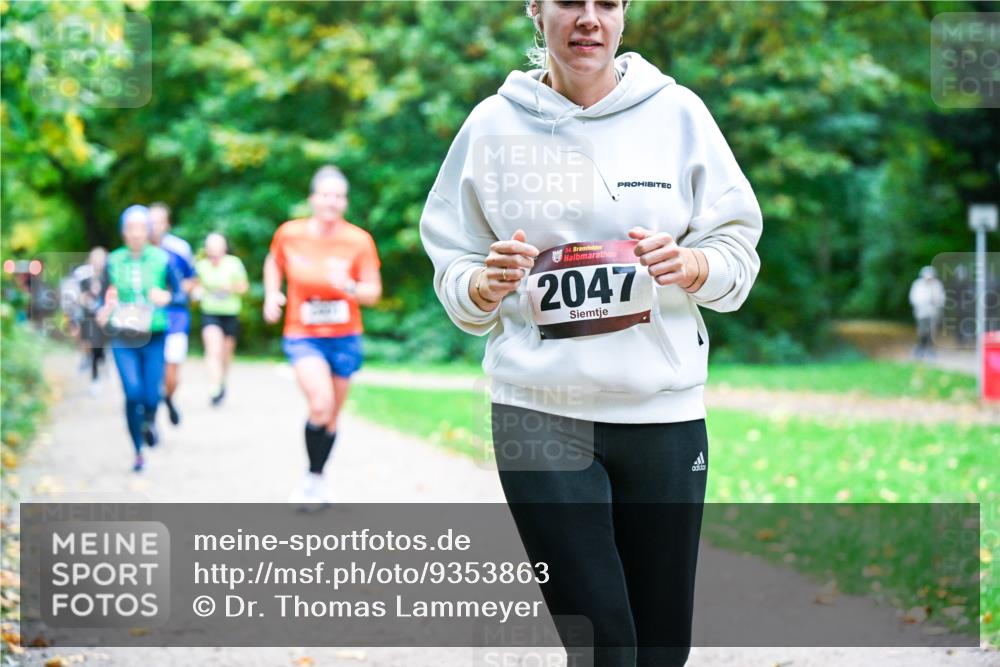 12.10.2025 - Bramfelder Halbmarathon 2025 Dr. Thomas Lammeyer http://msf.ph/oto/9353863 12.10.2025 10:48:27 Laufen 34, 2047 meine-sportfotos.de