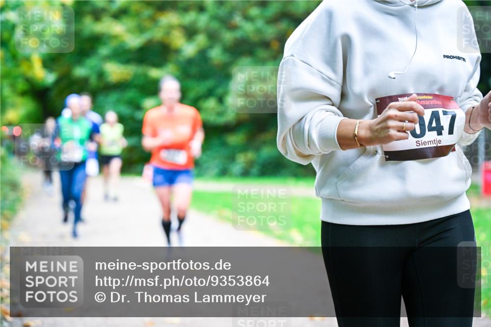 12.10.2025 - Bramfelder Halbmarathon 2025 Dr. Thomas Lammeyer http://msf.ph/oto/9353864 12.10.2025 10:48:27 Laufen 047 meine-sportfotos.de