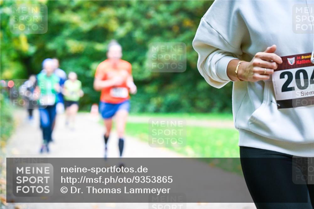 12.10.2025 - Bramfelder Halbmarathon 2025 Dr. Thomas Lammeyer http://msf.ph/oto/9353865 12.10.2025 10:48:27 Laufen 34, 204 meine-sportfotos.de