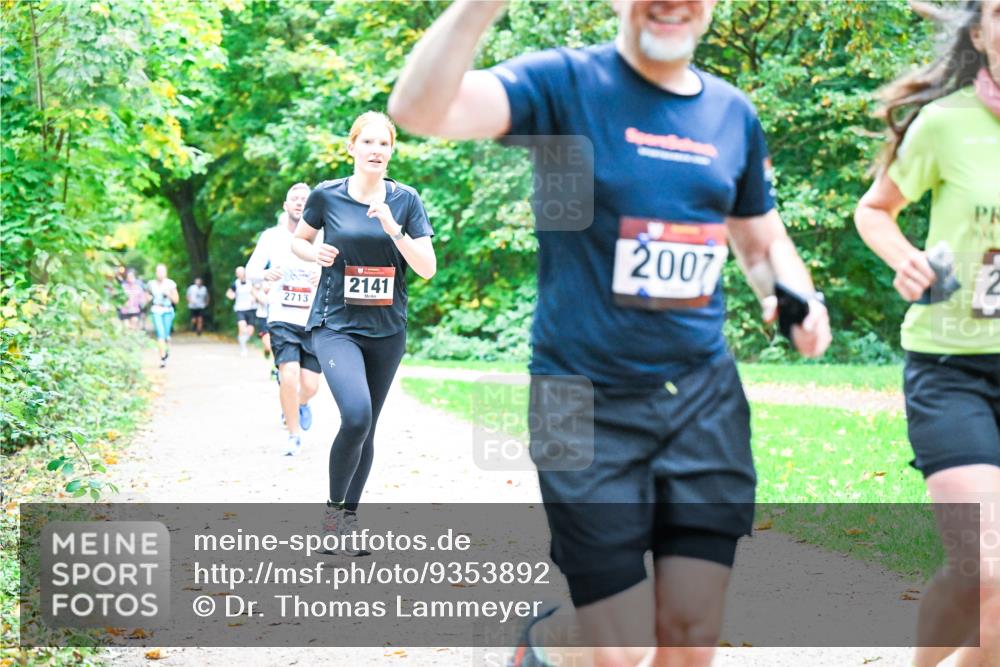 12.10.2025 - Bramfelder Halbmarathon 2025 Dr. Thomas Lammeyer http://msf.ph/oto/9353892 12.10.2025 10:48:32 Laufen 2713, 2141, 2007, 2 meine-sportfotos.de
