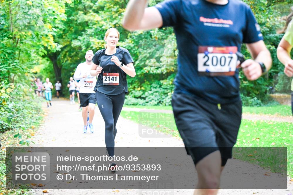 12.10.2025 - Bramfelder Halbmarathon 2025 Dr. Thomas Lammeyer http://msf.ph/oto/9353893 12.10.2025 10:48:32 Laufen 2713, 2141, 2007 meine-sportfotos.de