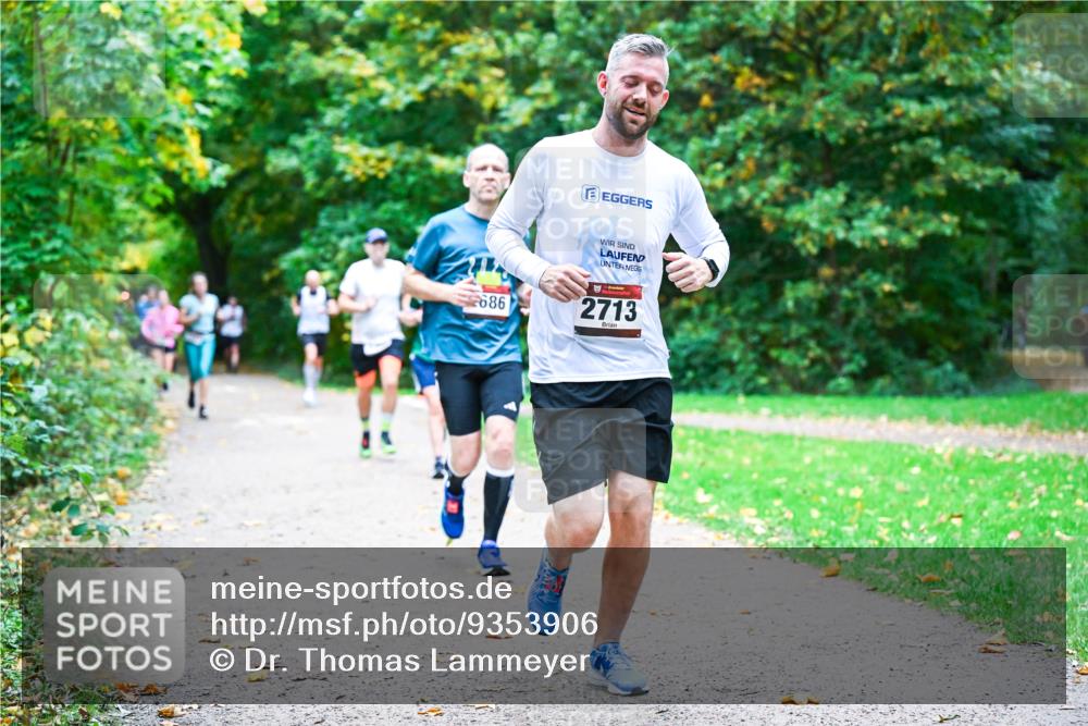 12.10.2025 - Bramfelder Halbmarathon 2025 Dr. Thomas Lammeyer http://msf.ph/oto/9353906 12.10.2025 10:48:35 Laufen 686, 2713 meine-sportfotos.de